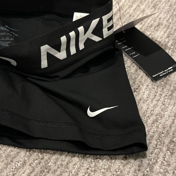 Nike  PRO Women's Black Athletic Shorts size XS - Picture 4 of 5